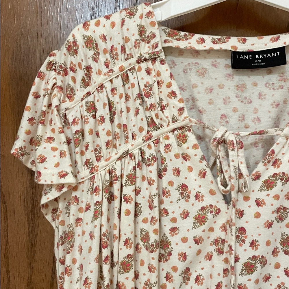 LANE BRYANT UEC size 14/16 Cream Boho Flutter Sleeve V Neck Top Floral Stretch - Picture 4 of 12
